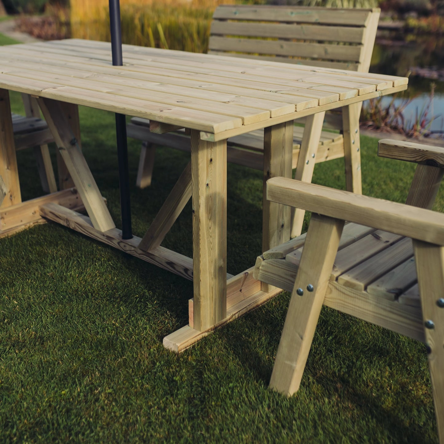 Clover Table Set - 2XC 2X2B Sits 6