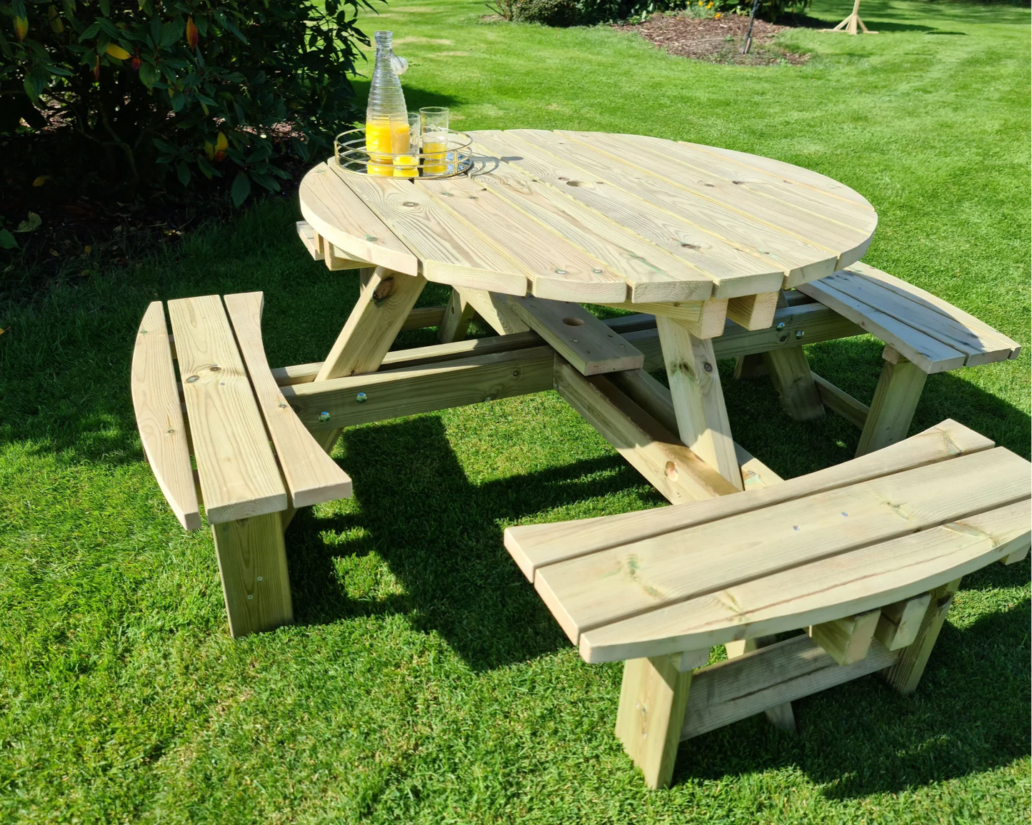 Westwood Round 8 Seat Picnic Table