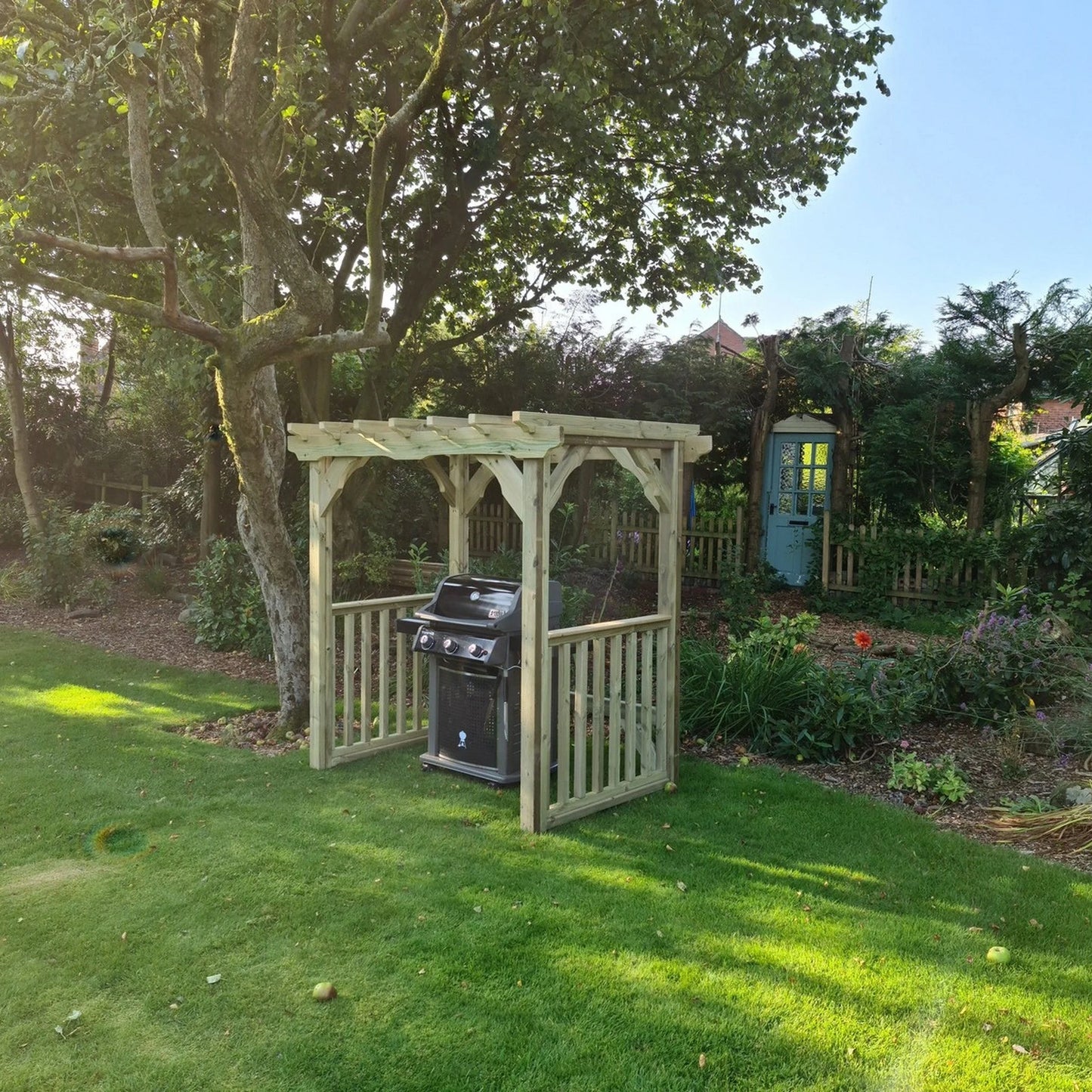 Lilly BBQ Shelter