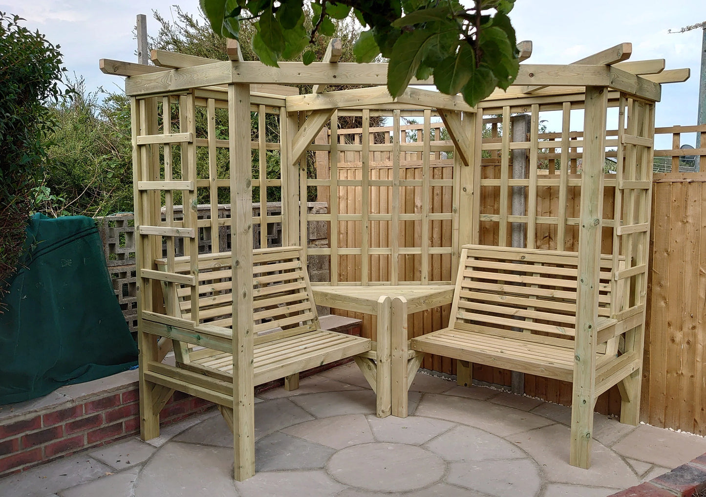 Clementine Corner Arbour