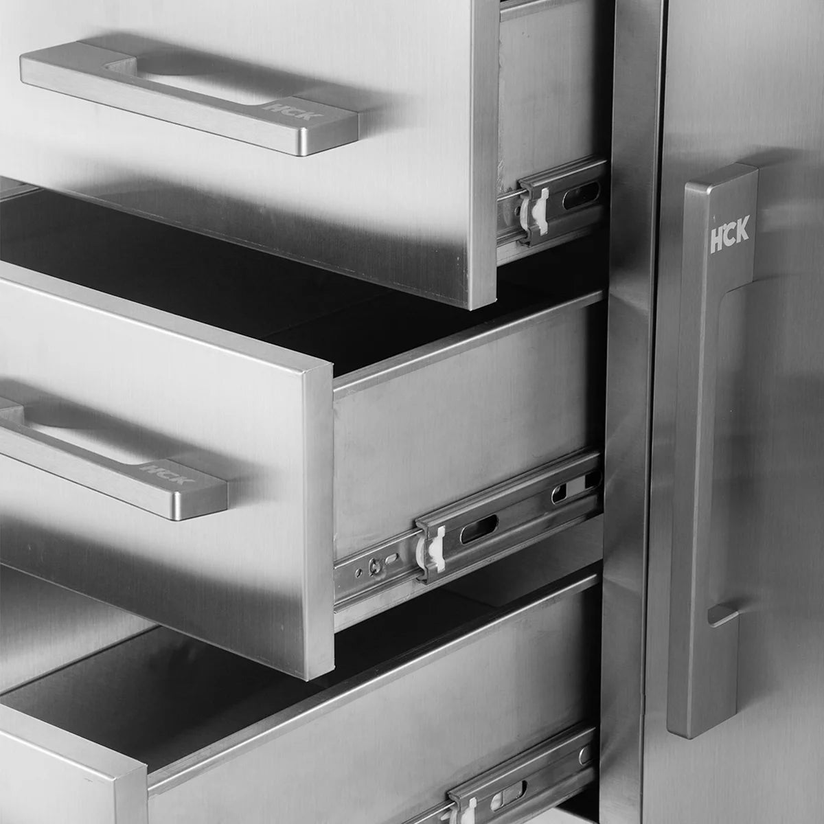 HCK-HW006 Solid Triple access drawer and single access door combo